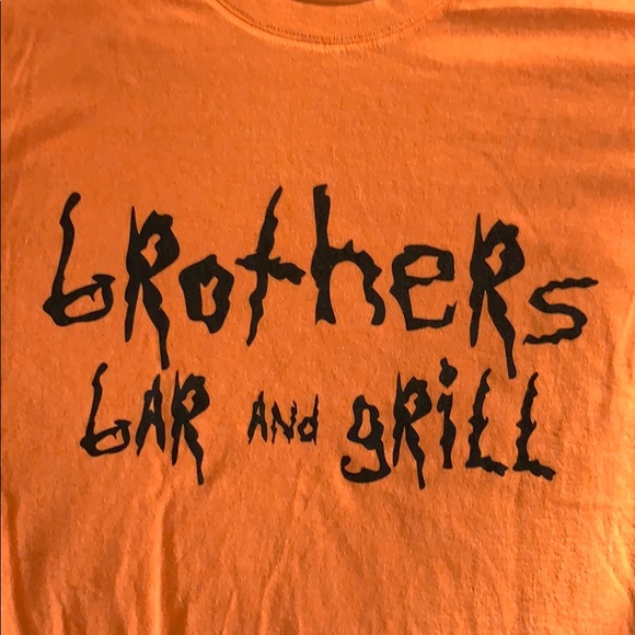 Brothers Bar and Grill T-shirt - Picture 2 of 2